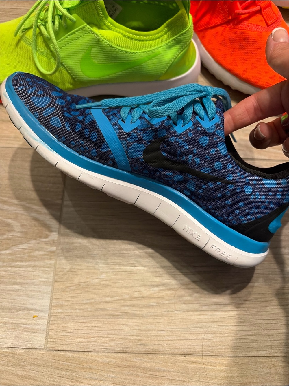 Nike Women's Blue Black Patterned Athletic Shoes